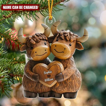Highland Cowl Couple – Personalisierte Weihnachtskugel aus Acryl
